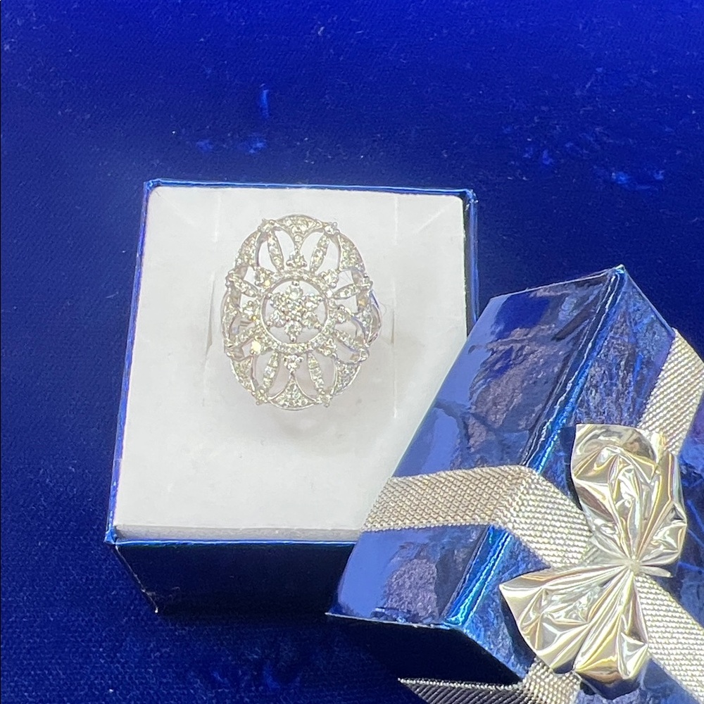 Elegant White Gold Filigree Diamond Cocktail Ring - Gold